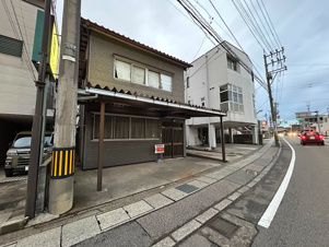 金沢市山科3丁目【解体更地渡し】富樫小学校まで約170ｍ、バス停まで30ｍ【前面道路含む現地写真】2025.11.25撮影