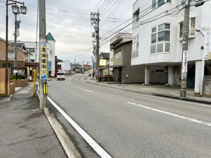 金沢市山科3丁目【解体更地渡し】富樫小学校まで約170ｍ、バス停まで30ｍ【前面道路含む現地写真】2025.11.25撮影