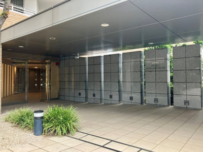 清潔なエントランスです