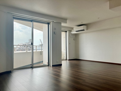 内装は落ち着いています