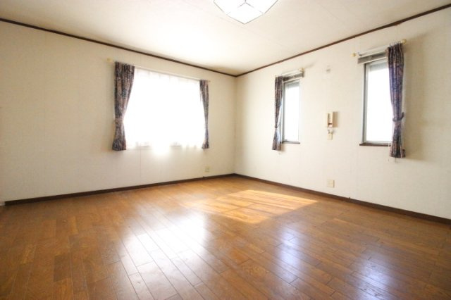 土浦市虫掛【洋室】12帖の主寝室　広々とした洋室です