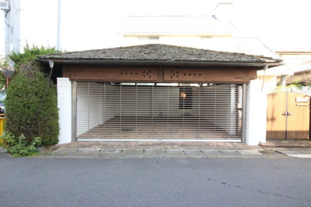 土浦市虫掛【駐車場】オートシャッターのゆったり2台置けるガレージです