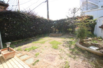 土浦市虫掛【庭つき】木々に囲まれたプライベートなお庭で自由な時間を過ごせます