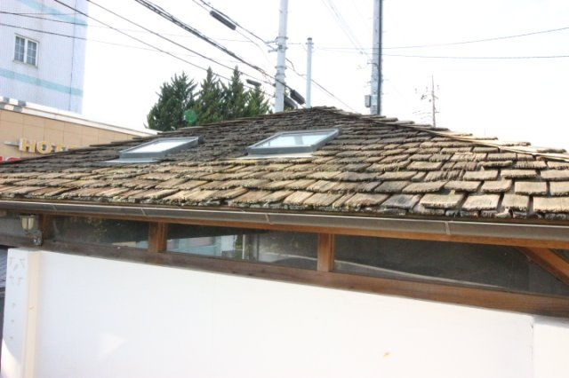 土浦市虫掛【その他】ガレージの屋根はおしゃれなウッドシェイクです