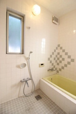 土浦市虫掛【浴室】ゆったり過ごせるタイルの装飾がおしゃれなお風呂です