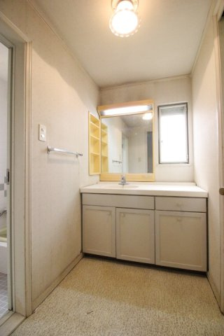 土浦市虫掛【独立洗面台】独立洗面台、朝の身支度には欠かせません