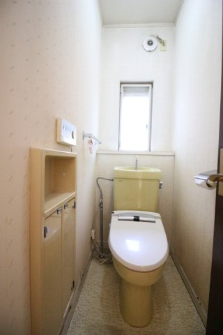 土浦市虫掛【トイレ】温水洗浄便座付のトイレ　窓があり換気も可能です