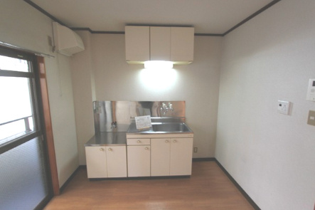 メゾンアズマ【居間・リビング】