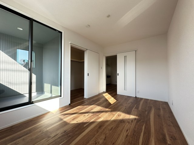 Good Habit【洋室】明るい日差しが入り、心地よいです。