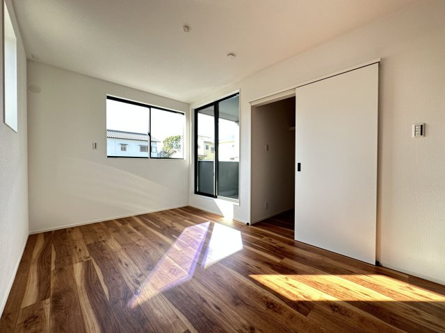 Good Habit【洋室】明るい日差しが入り、心地よいです。