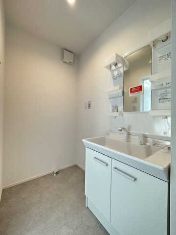 Good Habit【独立洗面台】明るく清潔感があります。