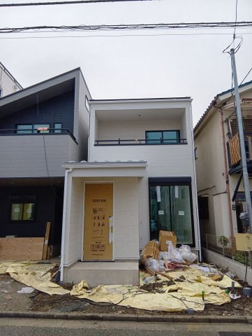 足立区関原２丁目の新築一戸建【外観】もうすぐ完成です。