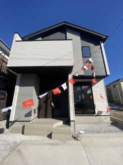 駐車スペースは広々2台分♪日当たり良好×通風良好な新築物件です☆