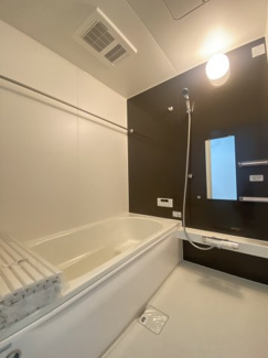 一日の疲れをゆっくりとほぐせる浴室です。浴室換気乾燥暖房機付き・清掃性にもこだわりました。