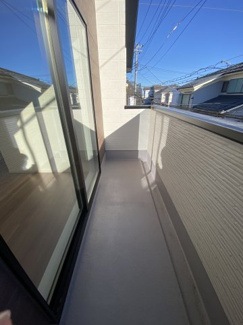 毎日のお洗濯もらくに！南東向きの穏やかな日差しがふりそそぐベランダです。