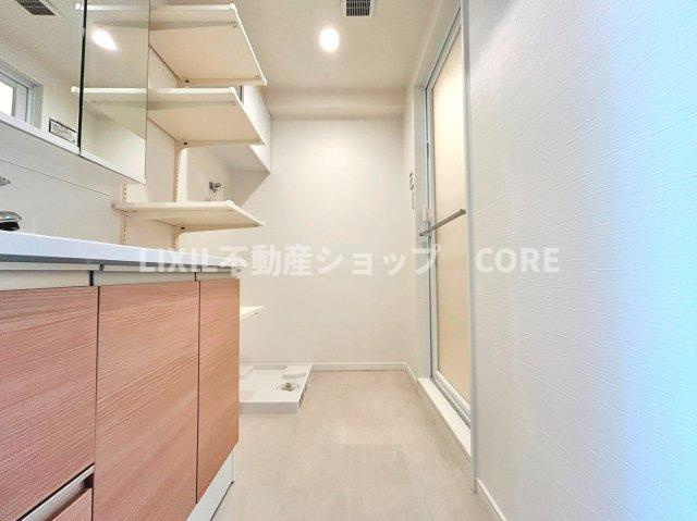 南林間ハイライズ清潔感のある色で統一されたプライベート空間は、身だしなみチェックや肌のお手入れに最適です。