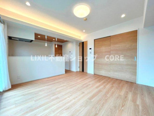 南林間ハイライズ【居間・リビング】上質な時間を育む暮らしのメインステージ。寛ぎとコミュニケーションを育む居心地のよい場所。