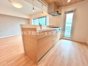 南林間ハイライズ【キッチン】ご家族と会話をしながらお料理ができると楽しいですよね！対面式タイプのキッチン！