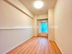 南林間ハイライズ【寝室】元気が生まれるお部屋です。明るい気分で始まればなんだか一日いい事が続く気がします。