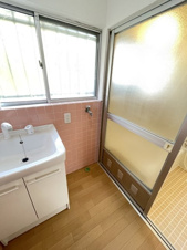 16号滝呂貸家【洗面所】洗濯機置場