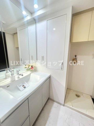 エクセレントスクエア相模大野ランドリースペース上部には、収納棚があり柔軟剤や洗濯洗剤等の置き場所も困りません。