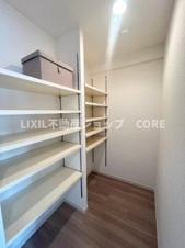 エクセレントスクエア相模大野【収納】各居室にはたっぷり収納ができるクローゼットを完備。お部屋の空間を有効的に活用可能！