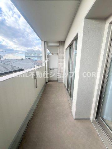 エクセレントスクエア相模大野【展望】洗濯物が多い家族でも安心のワイドタイプのバルコニー採用！洗濯物も乾きやすいと思います。