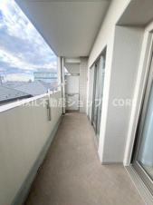 エクセレントスクエア相模大野【展望】洗濯物が多い家族でも安心のワイドタイプのバルコニー採用！洗濯物も乾きやすいと思います。