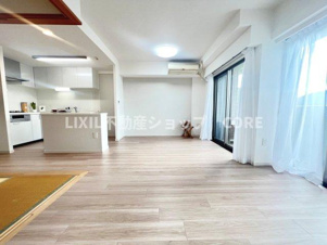 エクセレントスクエア相模大野【居間・リビング】内装リフォーム済の綺麗なお部屋です！現地までのご案内は随時承ります。お問い合わせ下さい。