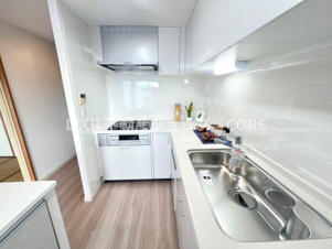 エクセレントスクエア相模大野【キッチン】使い勝手の良いＬ型キッチン。料理の作業スペースが広くとれるだけでなく収納スペースもしっかり確保。