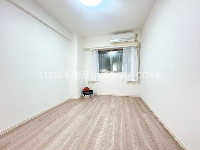 エクセレントスクエア相模大野【寝室】過ぎ行く時間をゆったりと感じることができる落ちついたプライベートルーム。