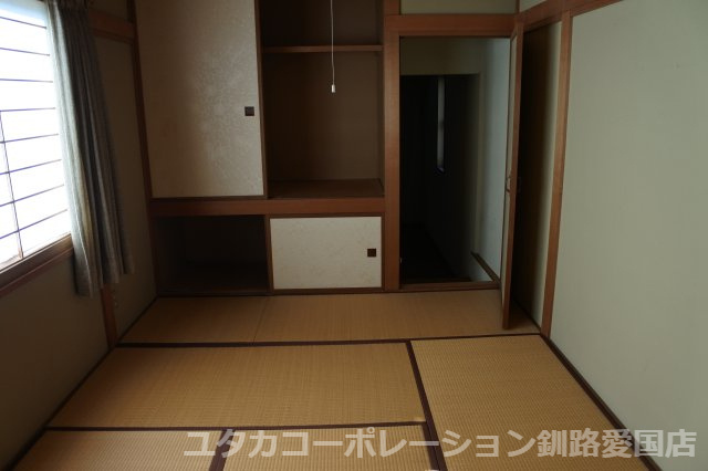 緑ケ岡4丁目32-327，329売家【収納】2階和室奥のな納戸スペースになります。お荷物が多くても安心☆