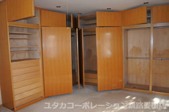 緑ケ岡4丁目32-327，329売家【収納】1階の納戸スペースです。場所をとる大きな荷物も収納可能です！