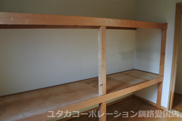 緑ケ岡4丁目32-327，329売家【独立洗面台】浴室横の脱衣スペースです。