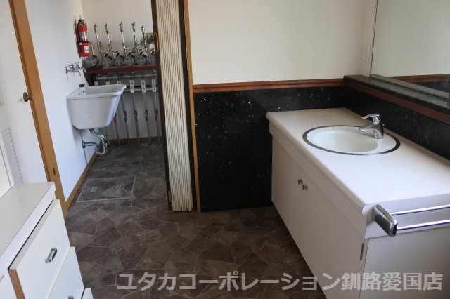 緑ケ岡4丁目32-327，329売家【浴室】窓付きの明るい浴室！1日の疲れを取る大事な場所ですね♪