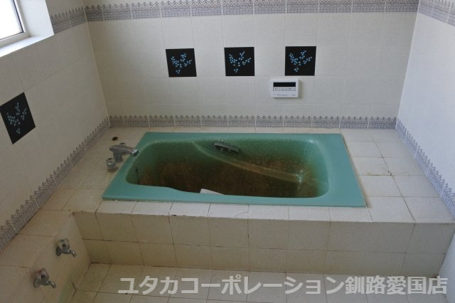 緑ケ岡4丁目32-327，329売家【トイレ】トイレも広々！窓付き、洗面台付き♪居心地の良い空間です☆