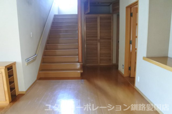 緑ケ岡4丁目32-327，329売家【玄関】