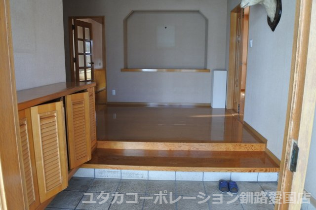 緑ケ岡4丁目32-327，329売家【玄関】