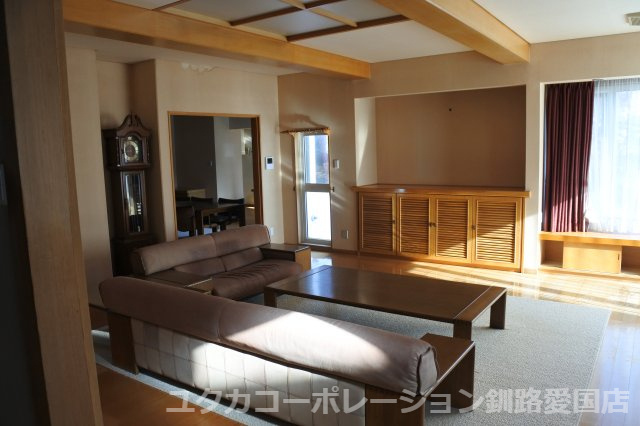 緑ケ岡4丁目32-327，329売家【居間・リビング】