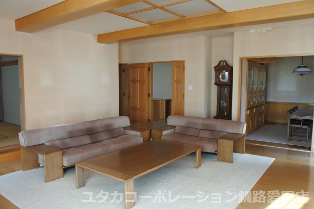 緑ケ岡4丁目32-327，329売家ゆとりのダイニングスペース、お食事の家族の会話もはずみます♪