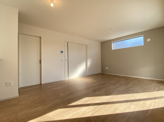 LDKは18.9帖と洋室4.5帖の間仕切を開放することで4LDKにも対応可能です。