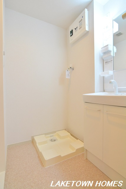 グレイスＩ【洗面所】洗面スペースと室内洗濯機置場です。