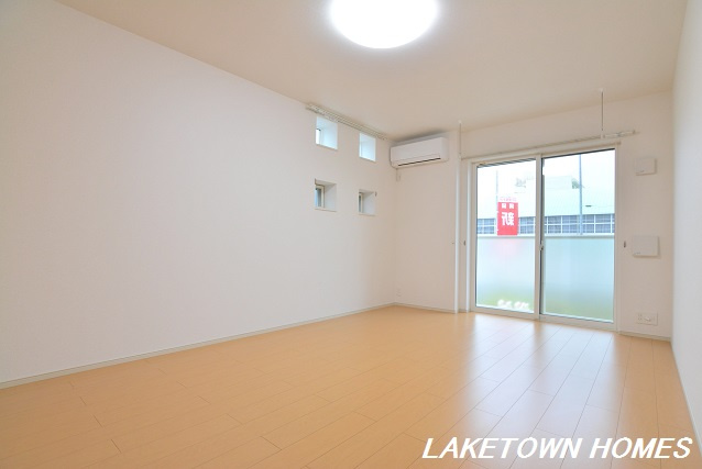 グレイスＩ【居間・リビング】９．８帖の洋室です。