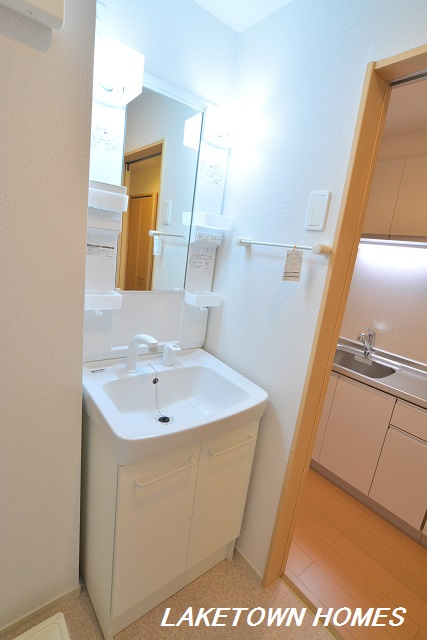 グレイスＩ【洗面所】シャワー付洗髪洗面台です。