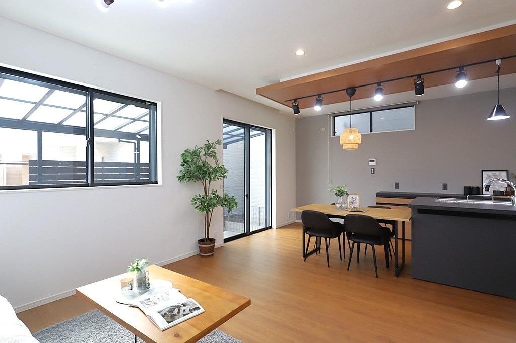 グラッド・エージェント長尾元町