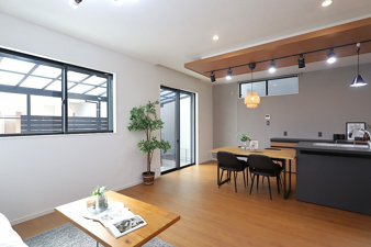 グラッド・エージェント長尾元町