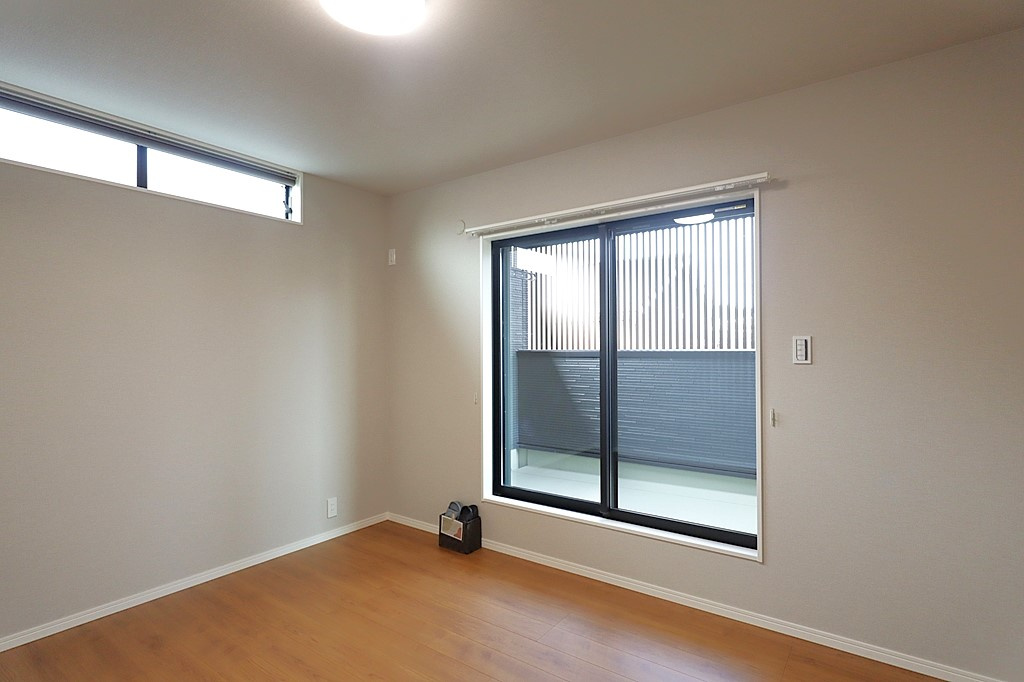 グラッド・エージェント長尾元町【洋室】明るい洋室です