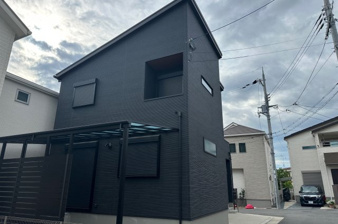 グラッド・エージェント長尾元町【外観】カーポート付