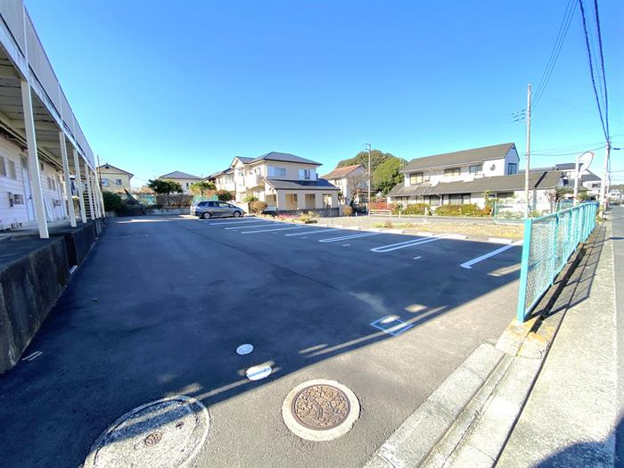 アスファルト舗装の駐車場