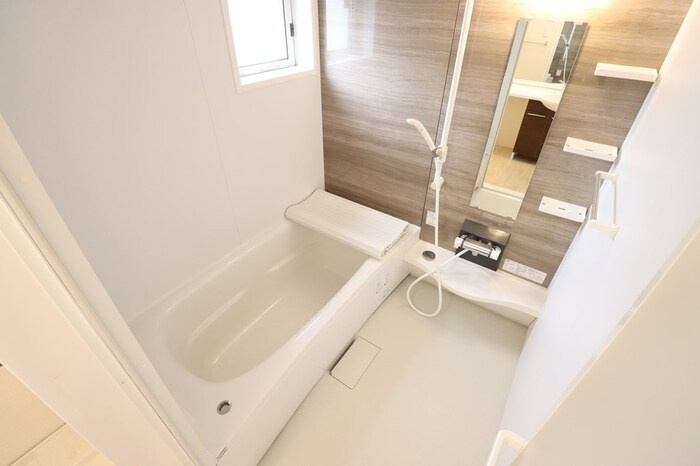 クラリス ティアラ【浴室】追い焚き給湯式浴室（小窓・浴室換気乾燥機付）